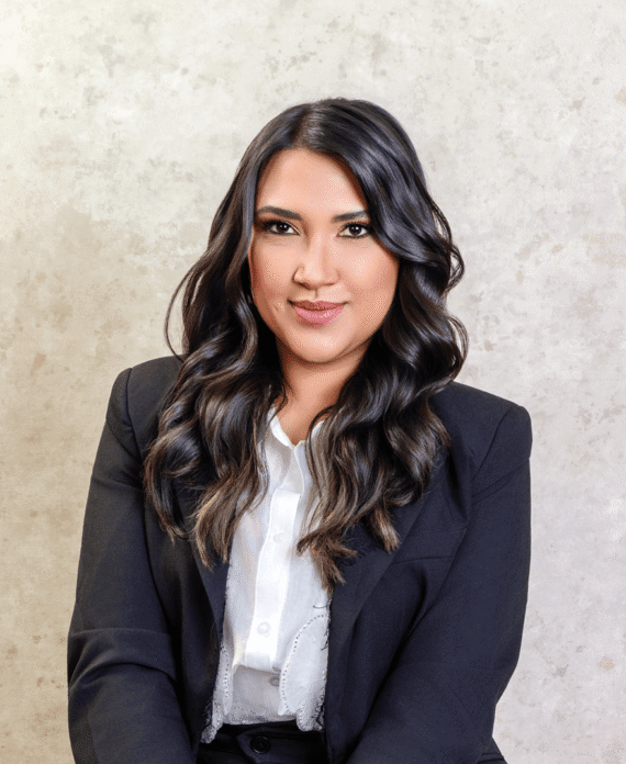 Abogada Joana Pérez Verano, especialista en Derecho Administrativo en Bogotá, Colombia.